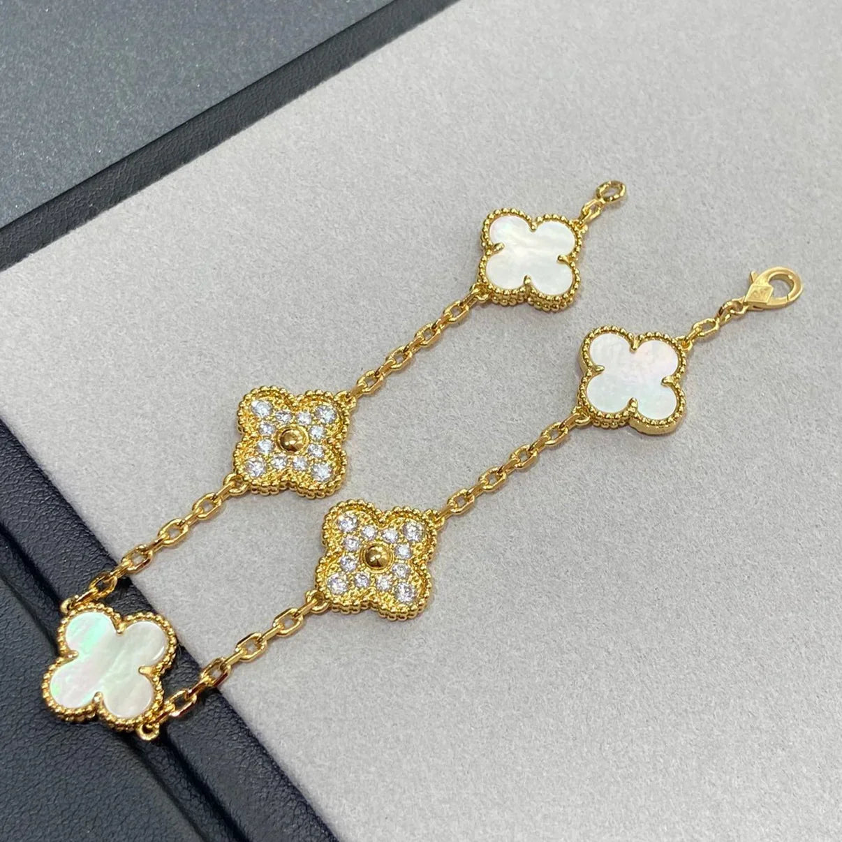[Max Jewelry ]CLOVER WHITE PEARL MOP 5 MOTIF BRACELET COLLECTION
