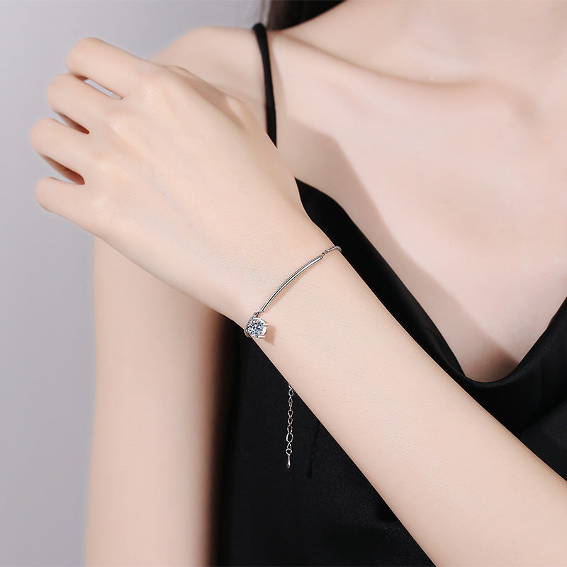 [Plus&Max]ELEGANT HALF-MOON CURVE MOISSANITE BRACELET