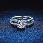 [Plus&Max]ELEGANT 4-PRONG CROSSOVER MOISSANITE ENGAGEMENT RING