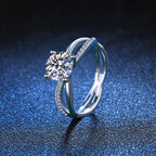 [Plus&Max]ELEGANT 4-PRONG CROSSOVER MOISSANITE ENGAGEMENT RING