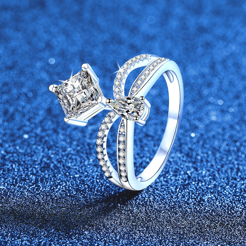 [Plus&Max]ELEGANT DOUBLE-TWISTED MOISSANITE RING