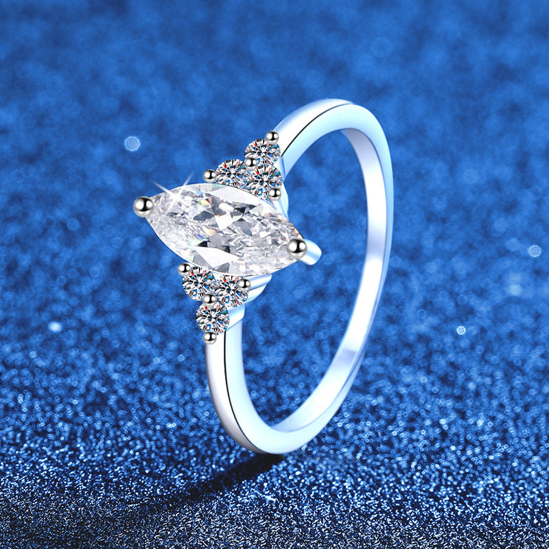 [Plus&Max]ELEGANT MARQUISE CUT MOISSANITE RING WITH SIDE ACCENTS