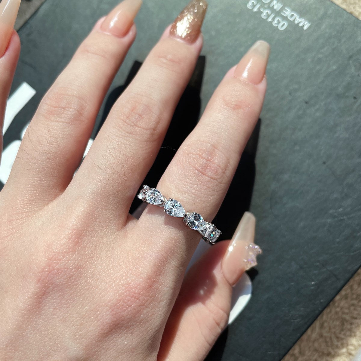 [Max Jewelry ]Exquisite Pear Cut Tennis Ring