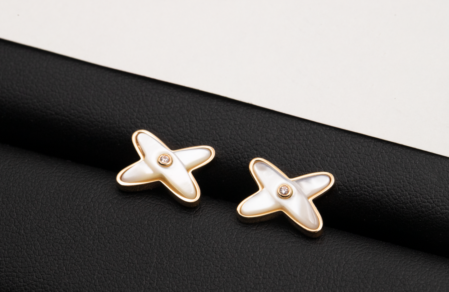 [Max Jewelry ]JEUX DE WHITE MOP ROSE GOLD DIAMOND EARRINGS