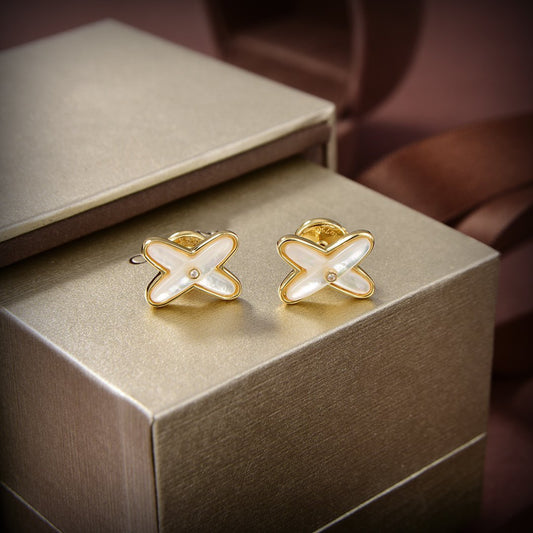 [Max Jewelry ]JEUX DE WHITE MOP GOLD DIAMOND EARRINGS