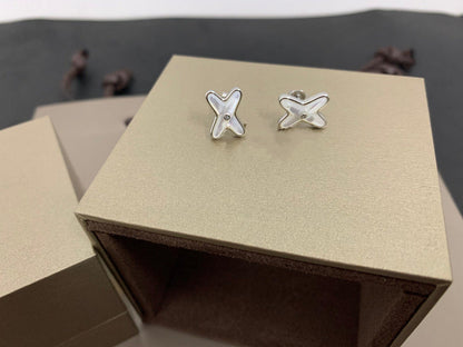 [Max Jewelry ]JEUX DE WHITE MOP SILVER DIAMOND EARRINGS