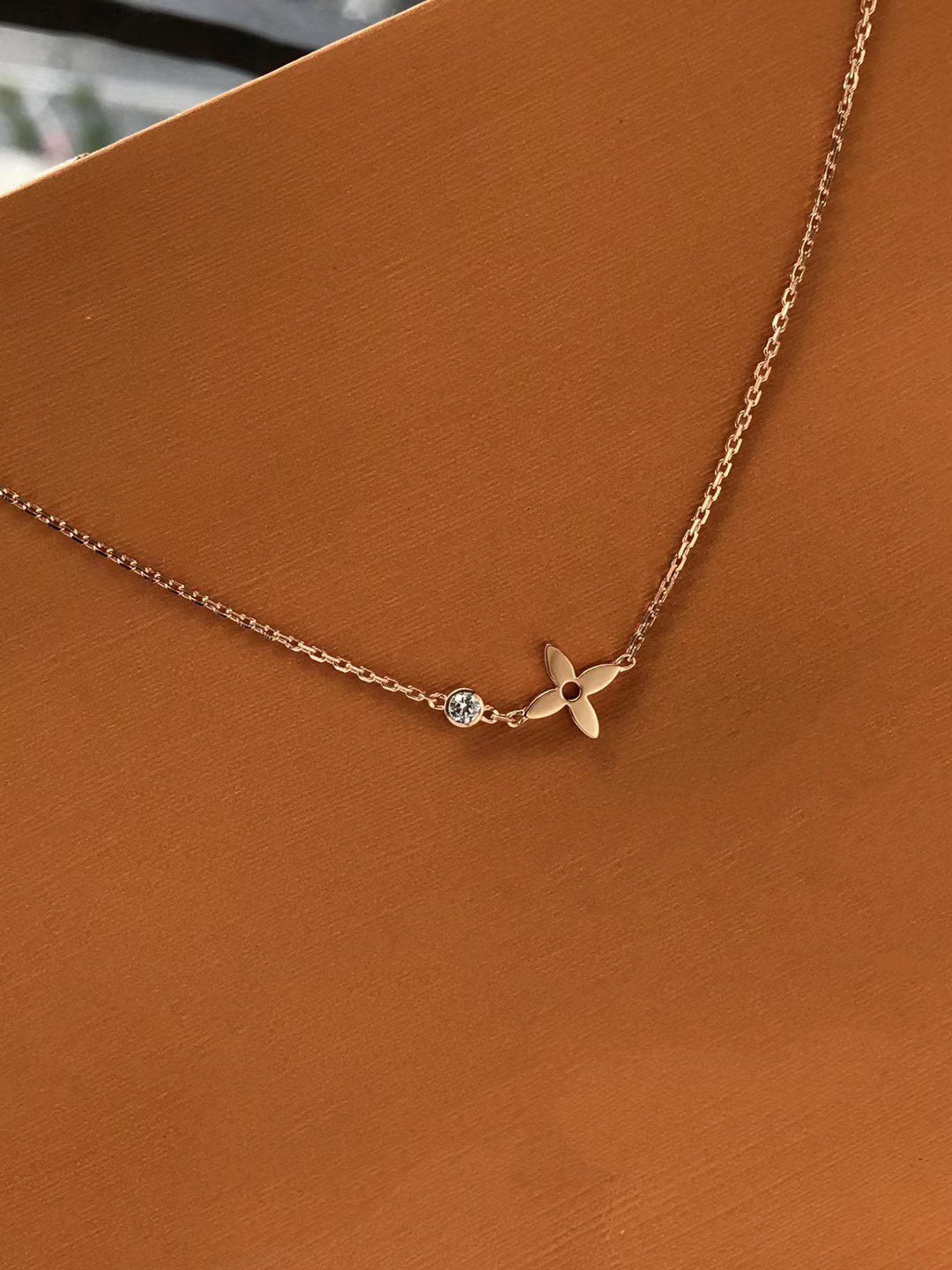 [Max Jewelry ]BLOSSOM PENDANT PINK GOLD AND DIAMOND
