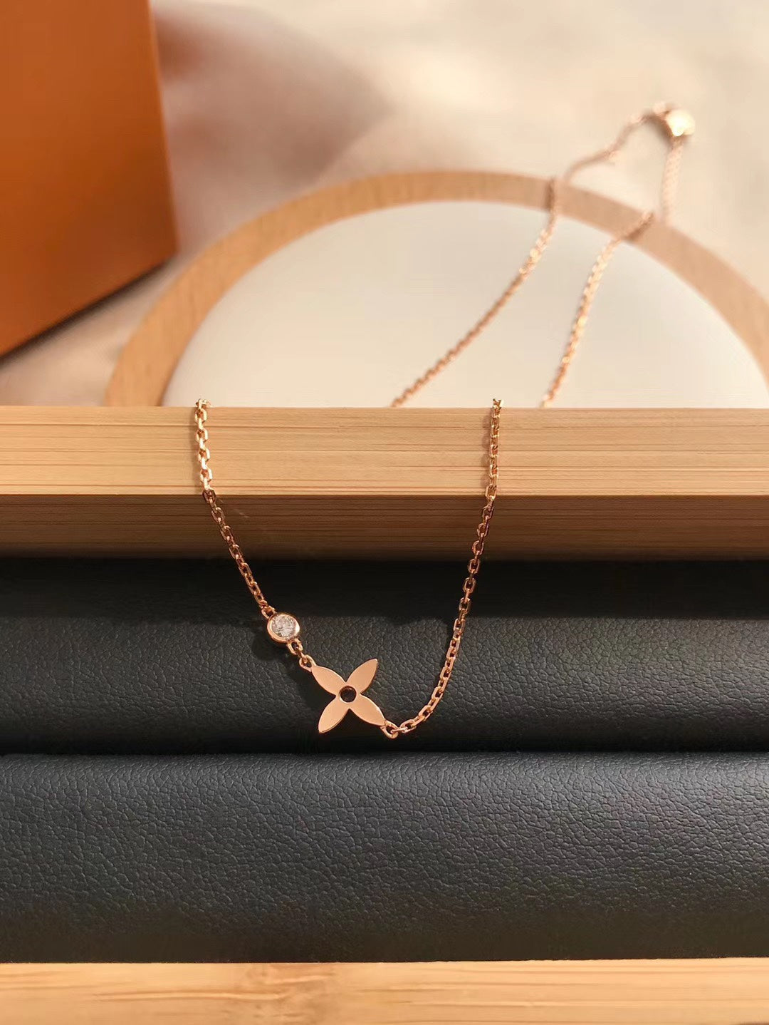 [Max Jewelry ]BLOSSOM PENDANT PINK GOLD AND DIAMOND