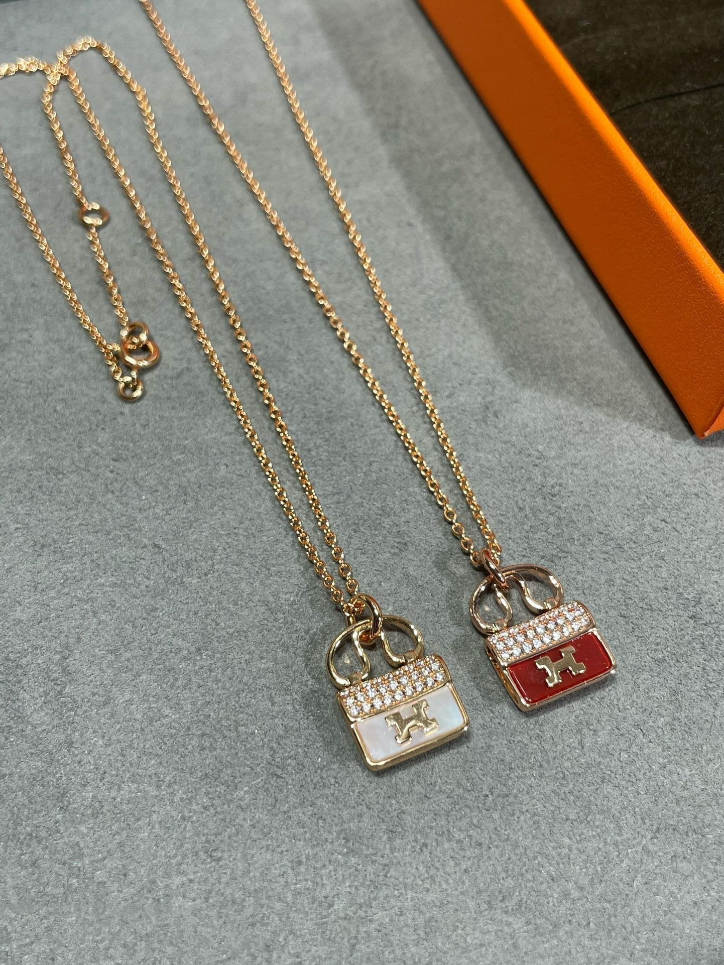 [Max Jewelry ]H CIRCE MOISSANITE PENDANT NECKLACE GOLD