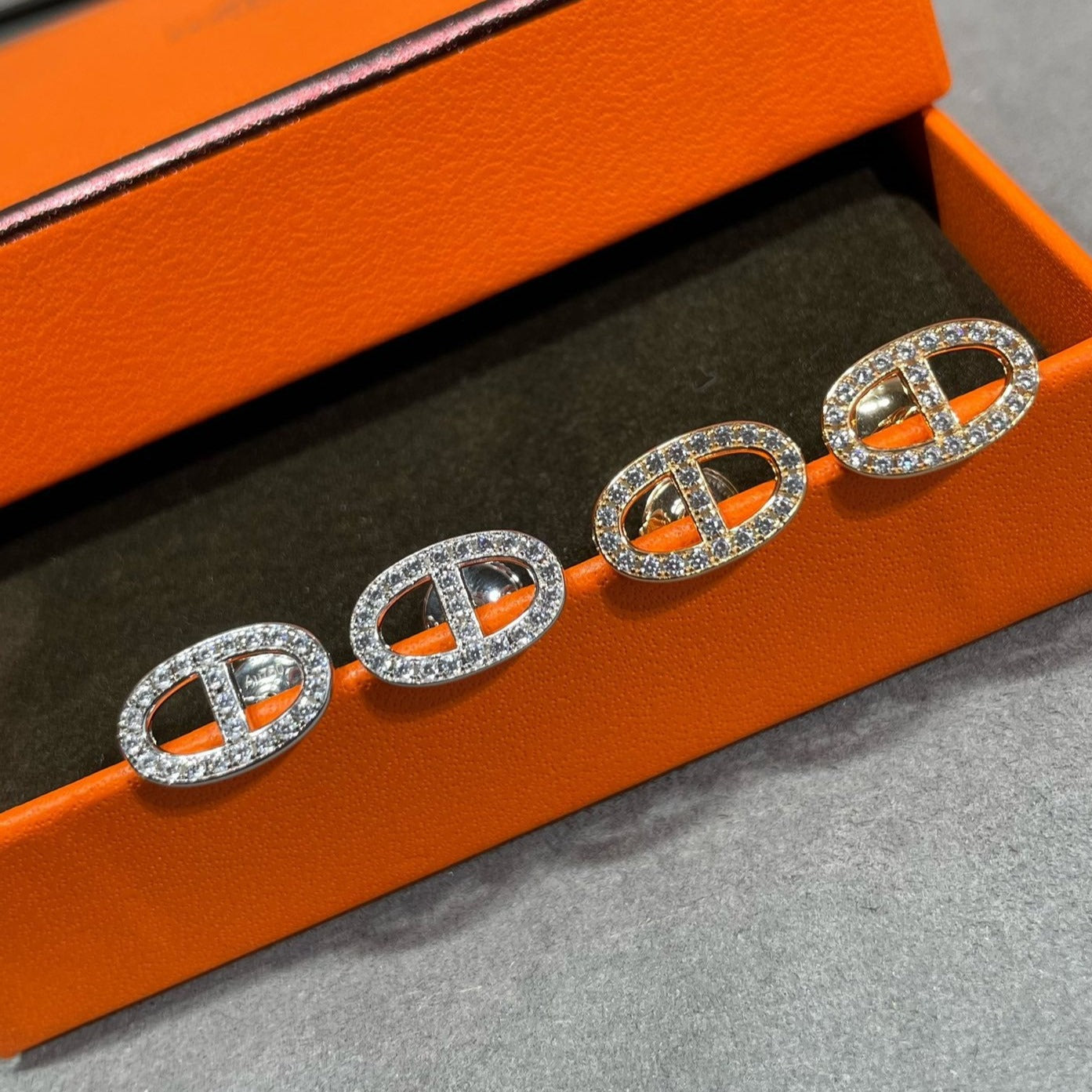 [Max Jewelry ]HM FULL DIAMOND PIG NOSE STUD EARRINGS