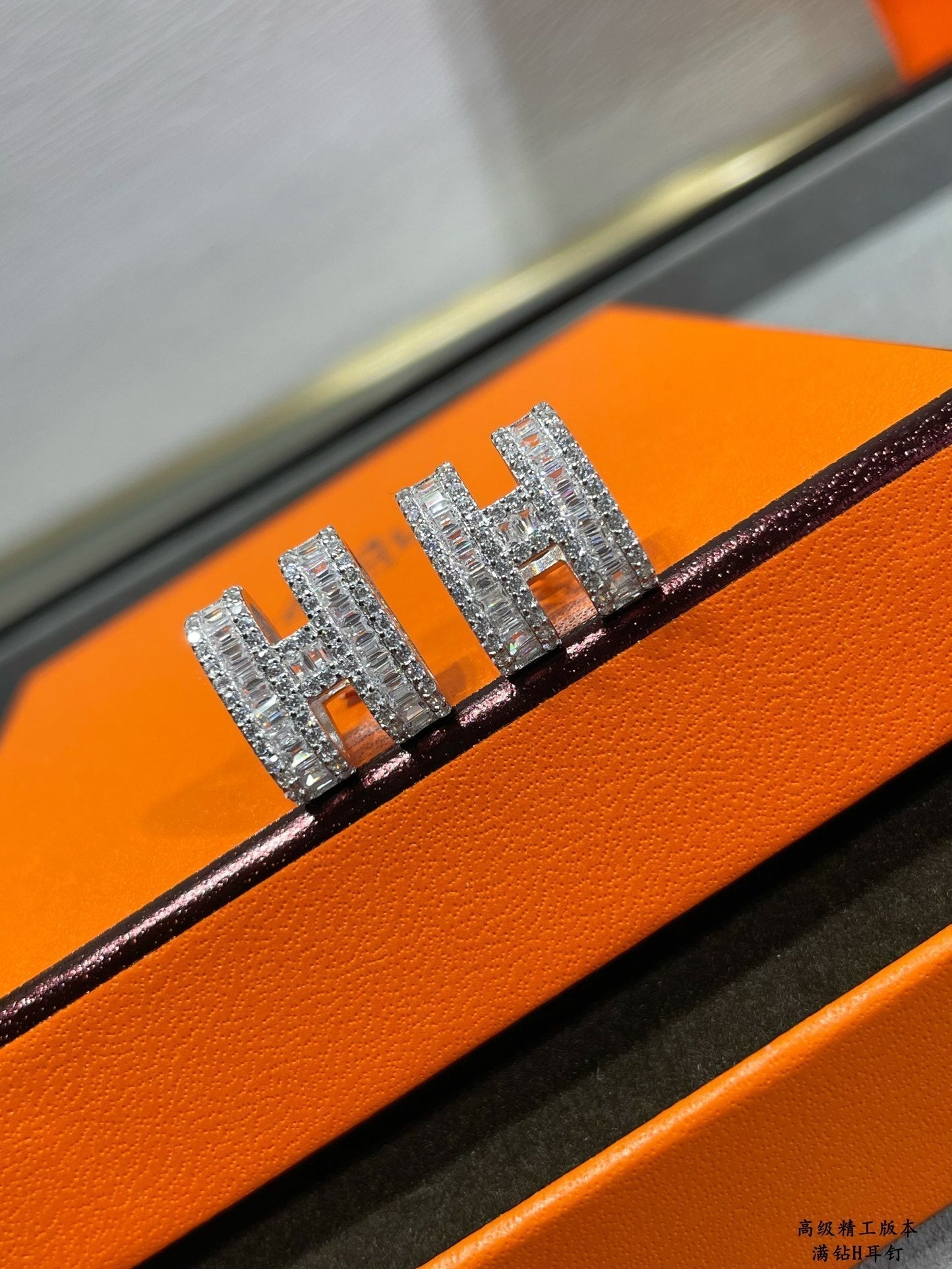 [Max Jewelry ]H STUD EARRINGS WITH SILVER DIAMONDS