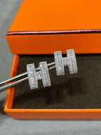 [Plus&Max]H STUD EARRINGS WITH SILVER DIAMONDS