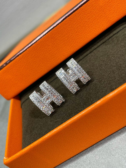 [Max Jewelry ]H STUD EARRINGS WITH SILVER DIAMONDS