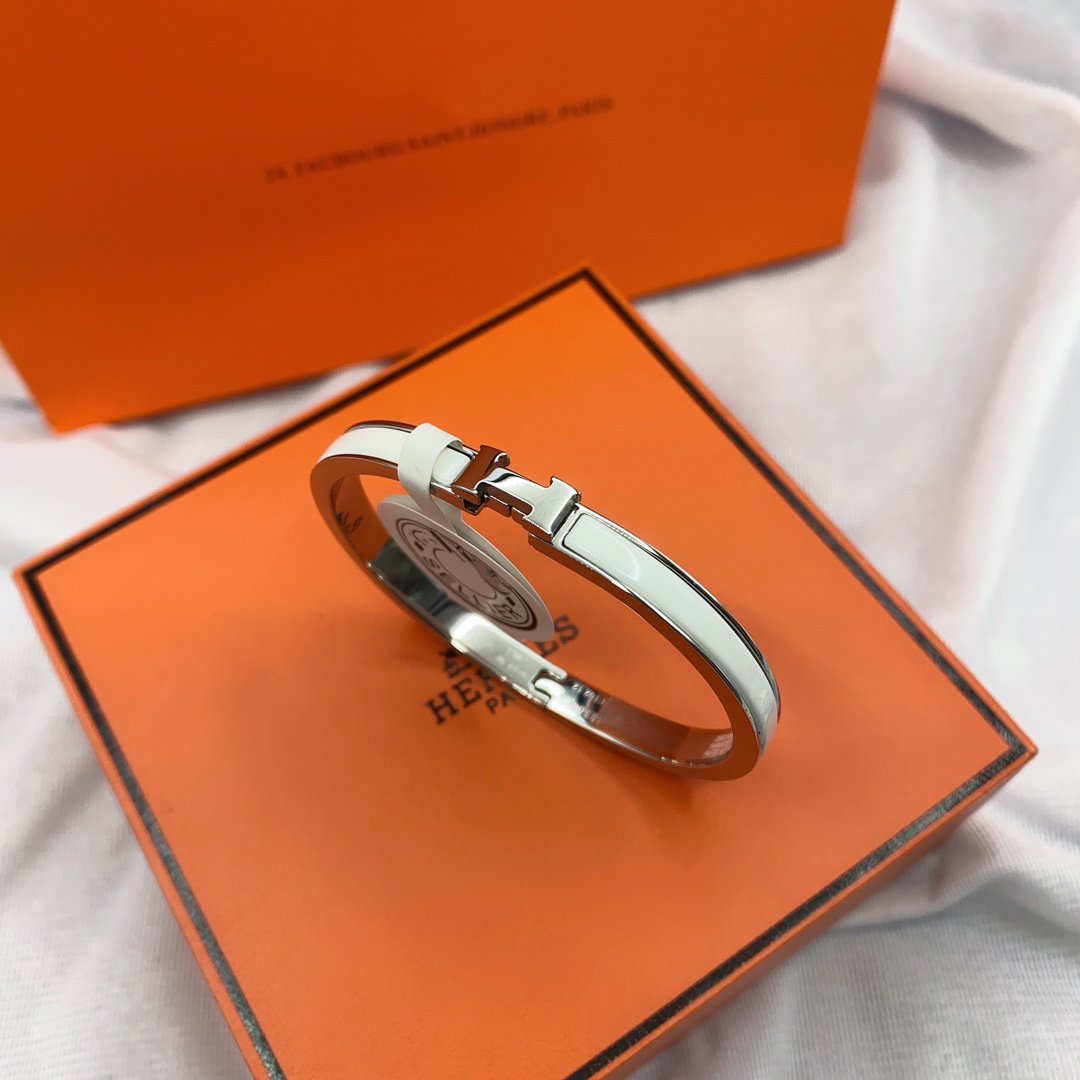 [Max Jewelry ]CLASSIC HM CLIC WHITE 8MM ENAMEL BRACELET