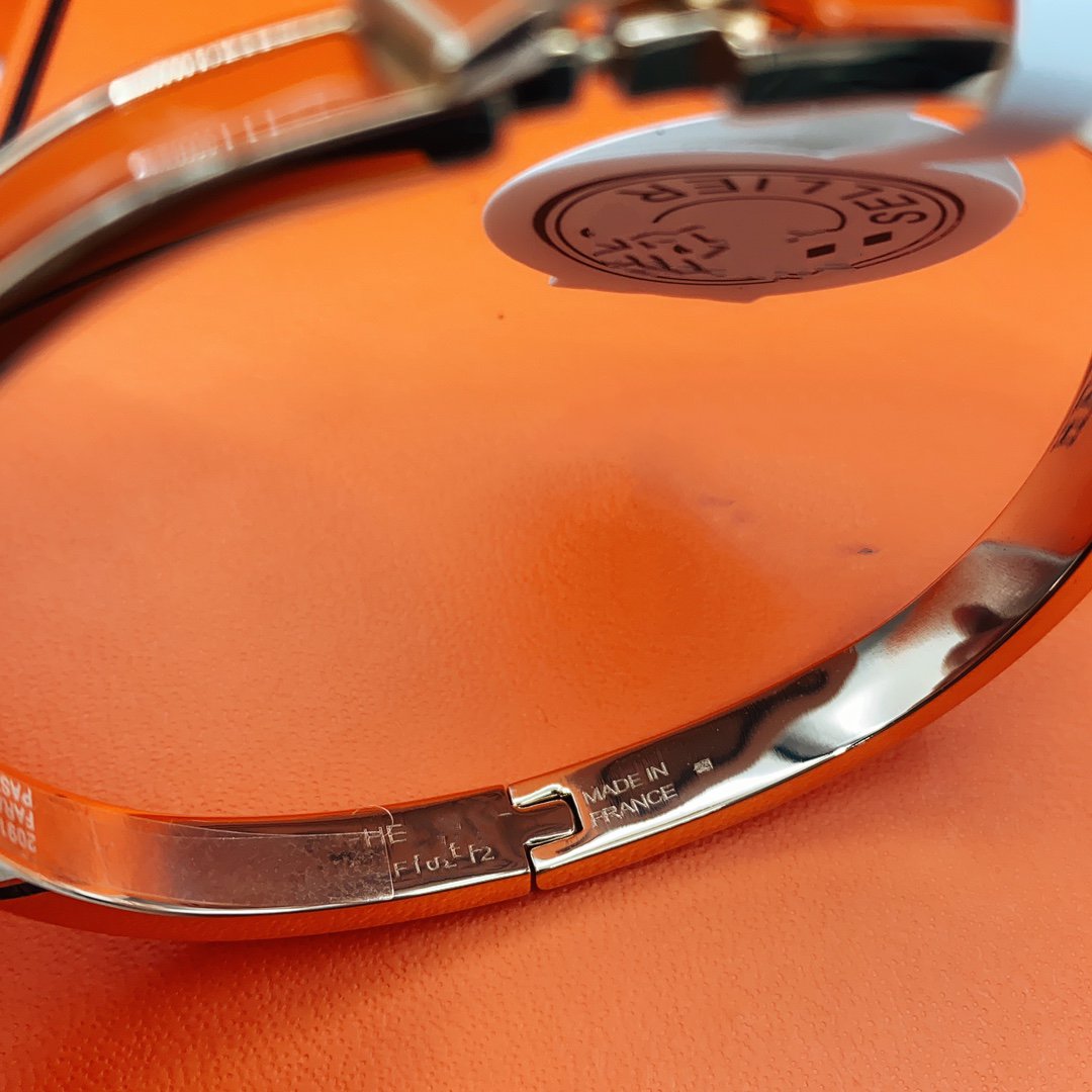 [Max Jewelry ]CLASSIC HM CLIC RED 8MM ENAMEL BRACELET