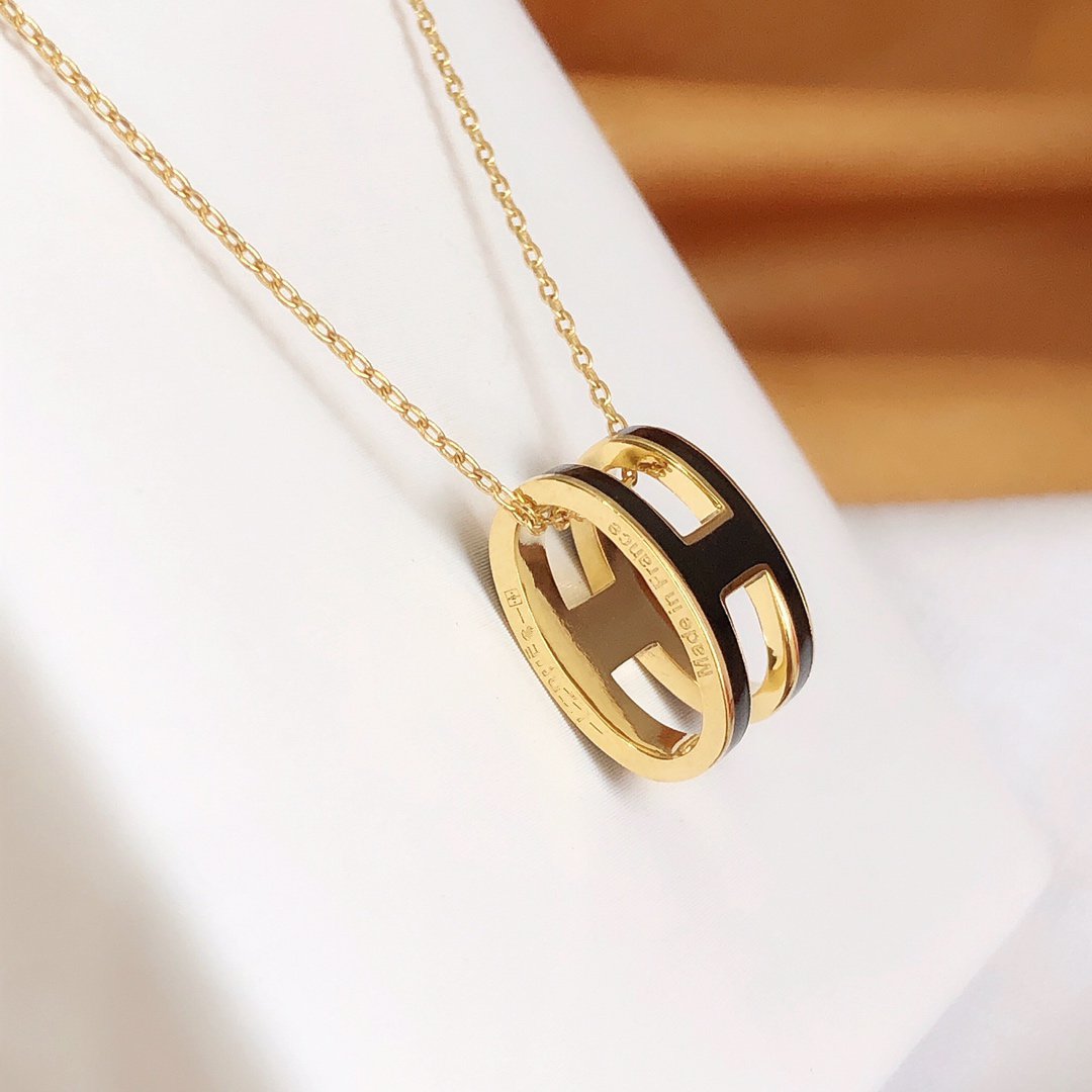[Max Jewelry ]HM CLIC BLACK ENAMEL GOLD NECKLACE