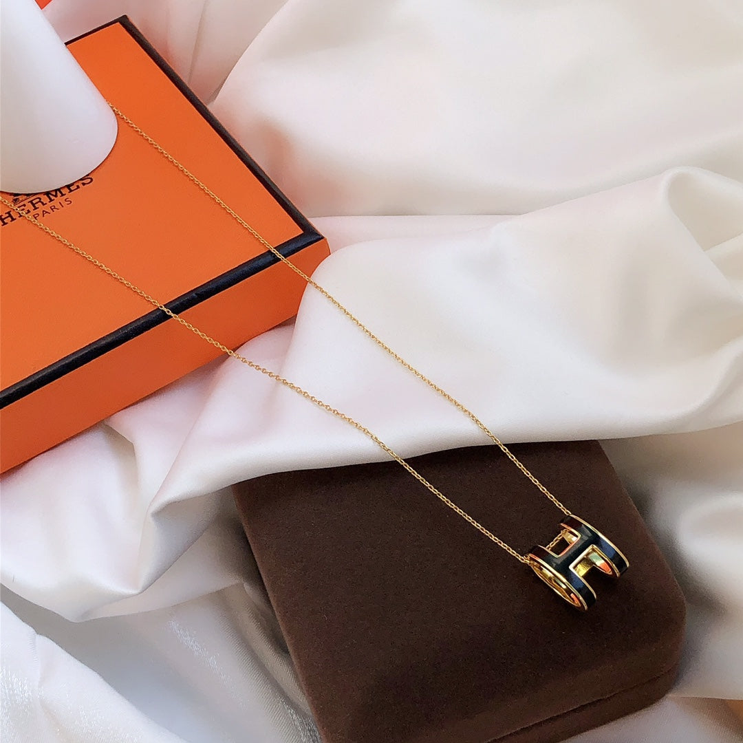 [Max Jewelry ]HM CLIC BLACK ENAMEL GOLD NECKLACE