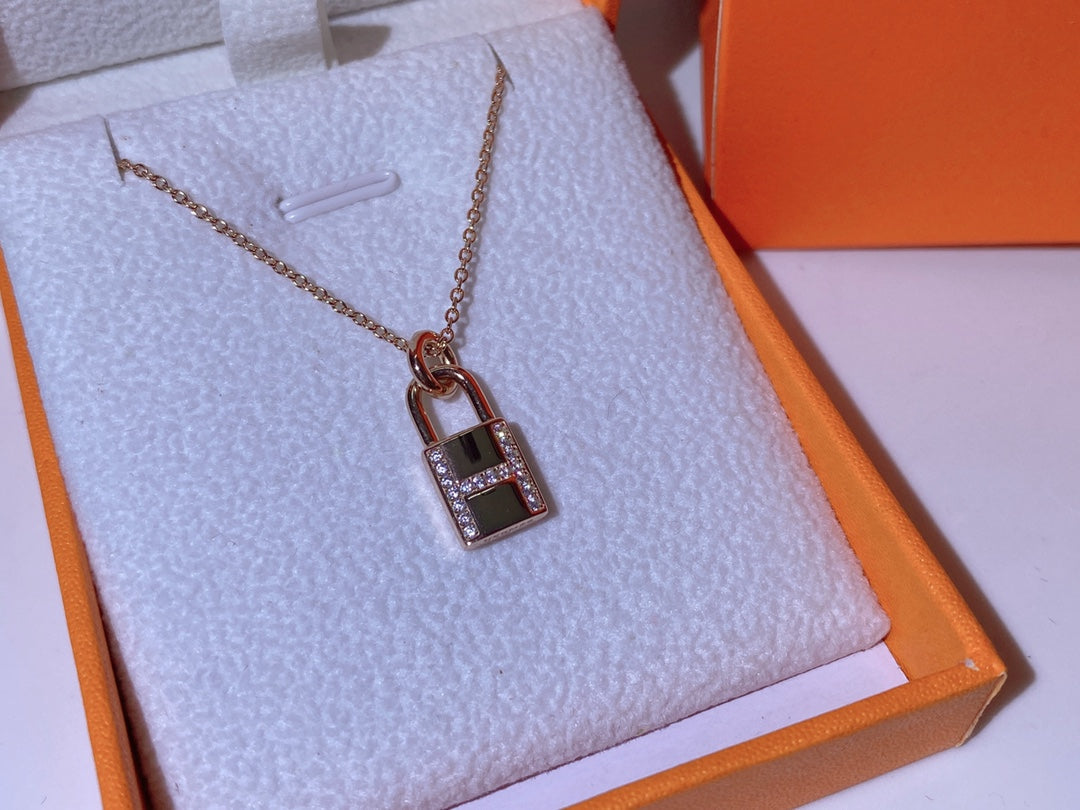 [Max Jewelry ]HM ADVANCED NICHE LOCK HEAD NECKLACE DIAMONDS