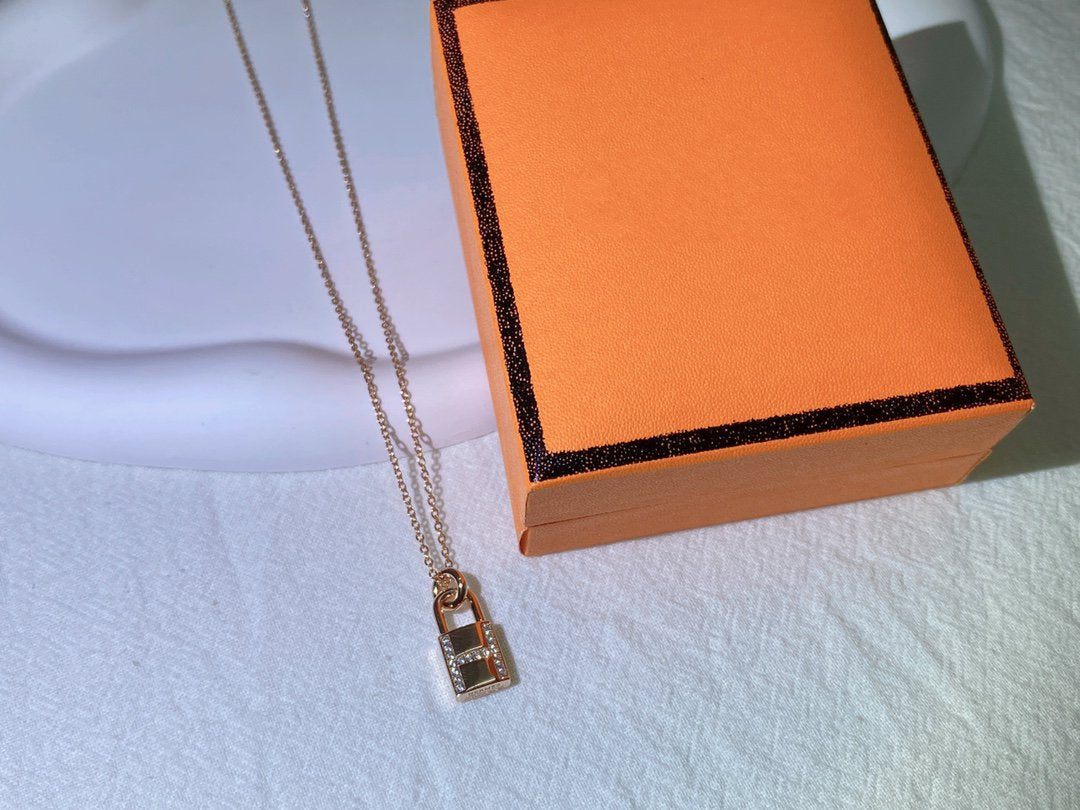 [Max Jewelry ]HM ADVANCED NICHE LOCK HEAD NECKLACE DIAMONDS