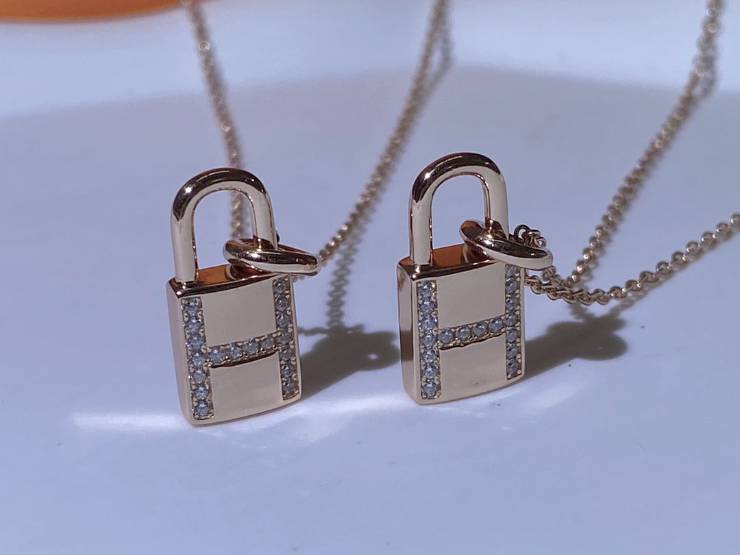 [Max Jewelry ]HM ADVANCED NICHE LOCK HEAD NECKLACE DIAMONDS