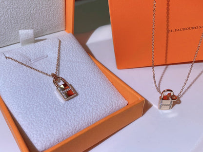 [Max Jewelry ]HM ADVANCED NICHE LOCK HEAD NECKLACE DIAMONDS