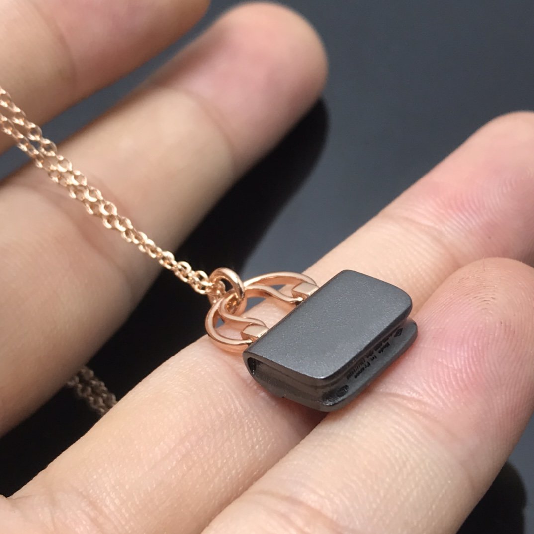[Max Jewelry ]WOMEN'S HM AMULETTES CONSTANCE PENDANT NECKLACE
