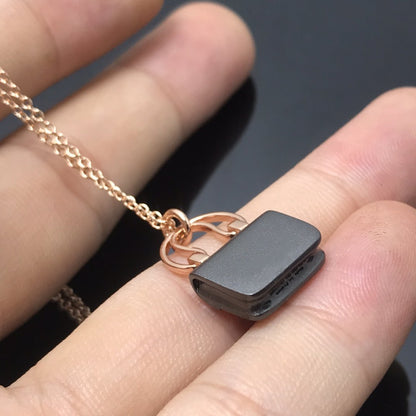 [Max Jewelry ]WOMEN'S HM AMULETTES CONSTANCE PENDANT NECKLACE
