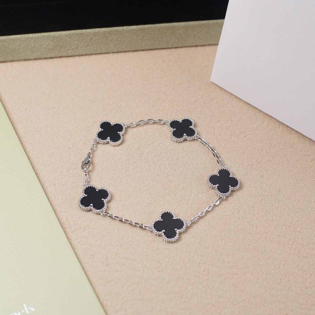 [Max Jewelry ] CLOVER 5 MOTIF ONYXS BRACELET COLLECTION
