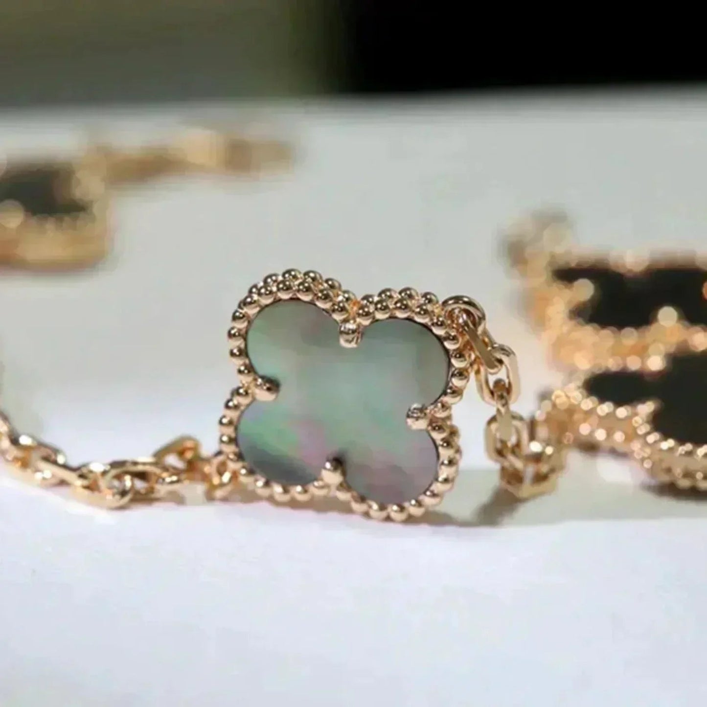[Max Jewelry ] CLOVER 5 MOTIF GRAY MOP BRACELET COLLECTION