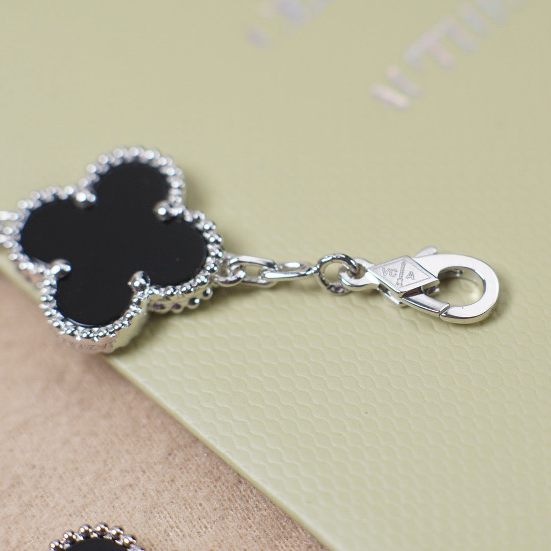 [Max Jewelry ] CLOVER 5 MOTIF ONYXS BRACELET COLLECTION