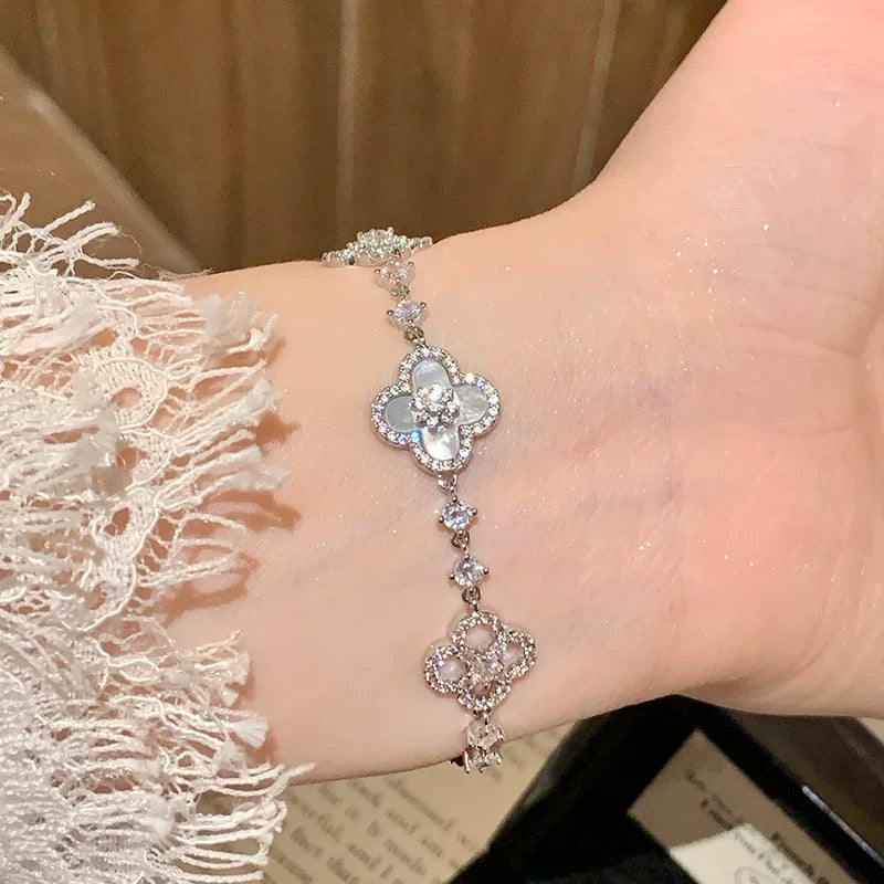 [Max Jewelry ]CLOVER 5 MOTIF PINK BLUE RED WHITE BRACELET