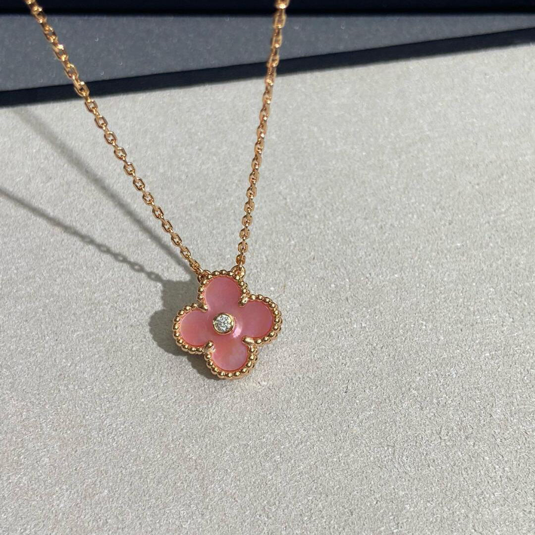 [Max Jewelry ]CLOVER 15MM DIAMOND PINK MOP NECKLACE