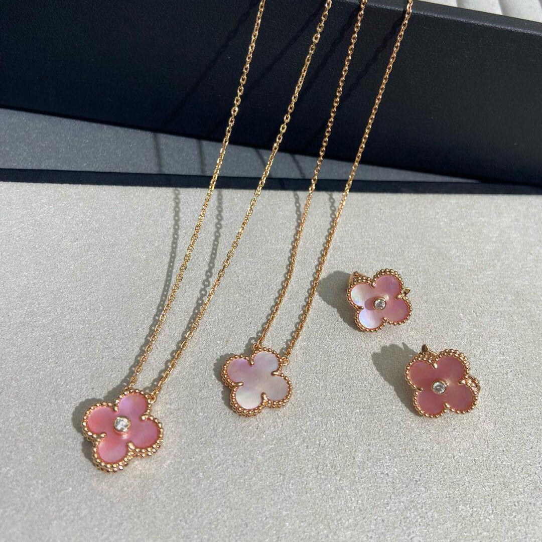 [Max Jewelry ]CLOVER 15MM DIAMOND PINK MOP NECKLACE