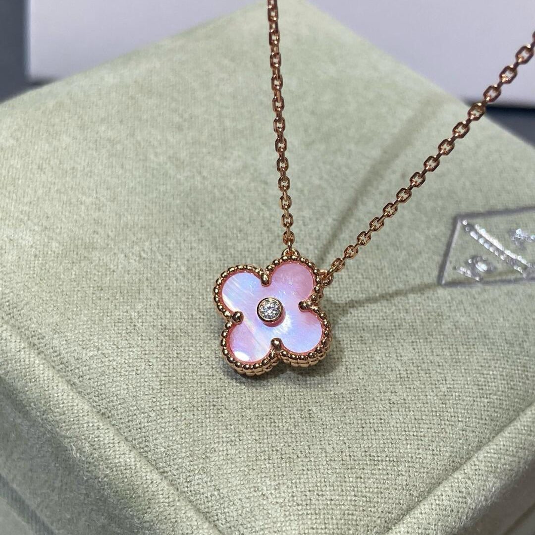 [Max Jewelry ]CLOVER 15MM DIAMOND PINK MOP NECKLACE
