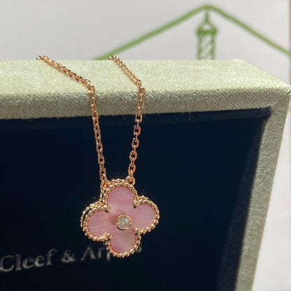[Max Jewelry ]CLOVER 15MM DIAMOND PINK MOP NECKLACE