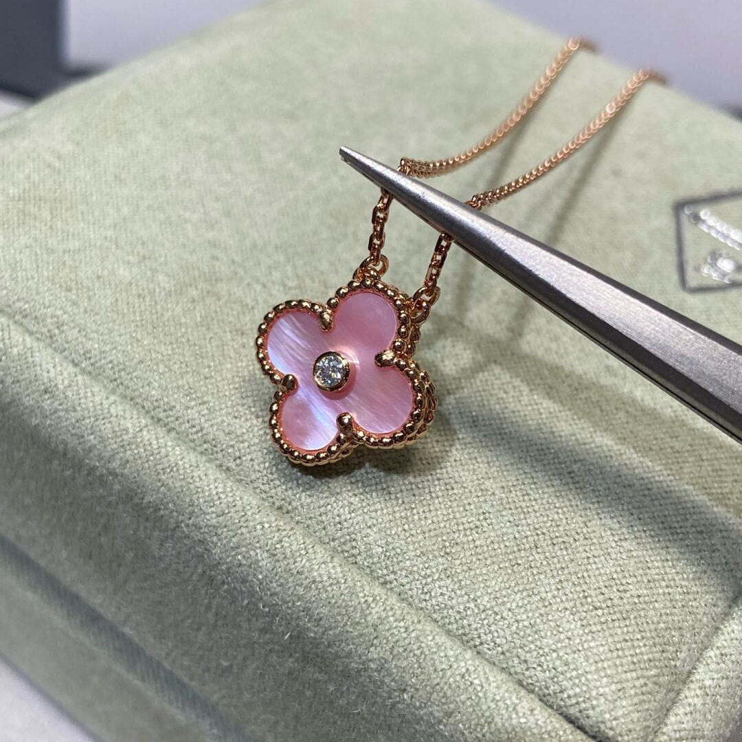 [Max Jewelry ]CLOVER 15MM DIAMOND PINK MOP NECKLACE