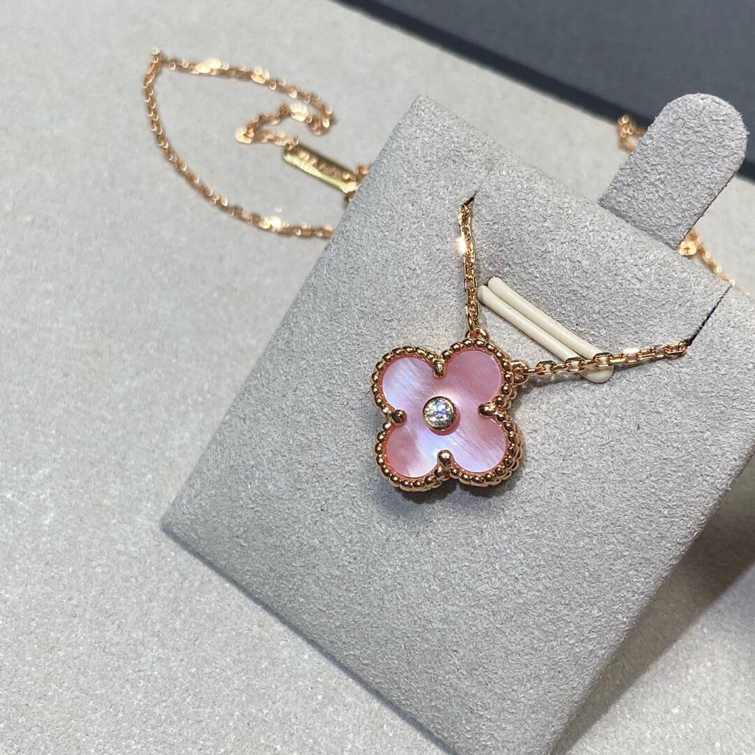 [Max Jewelry ]CLOVER 15MM DIAMOND PINK MOP NECKLACE