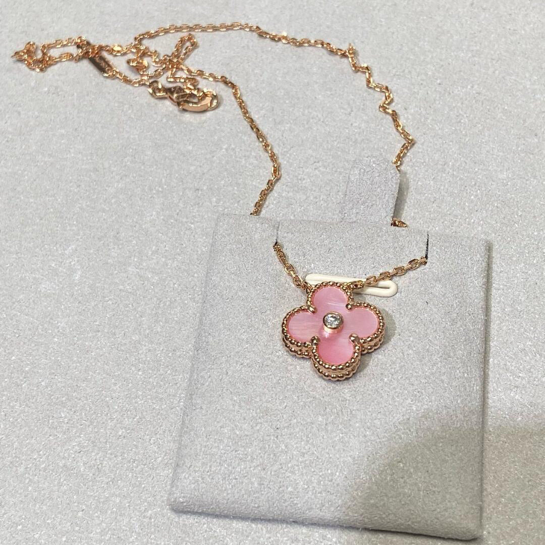[Max Jewelry ]CLOVER 15MM DIAMOND PINK MOP NECKLACE
