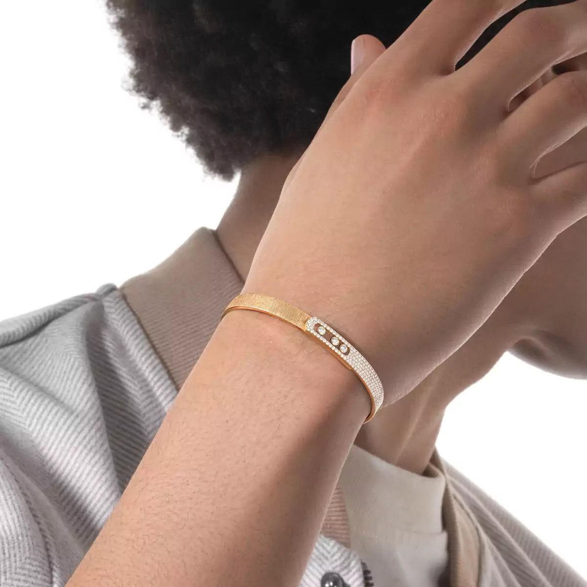 [Max Jewelry]Move Noa Ciselé half pavé bangle