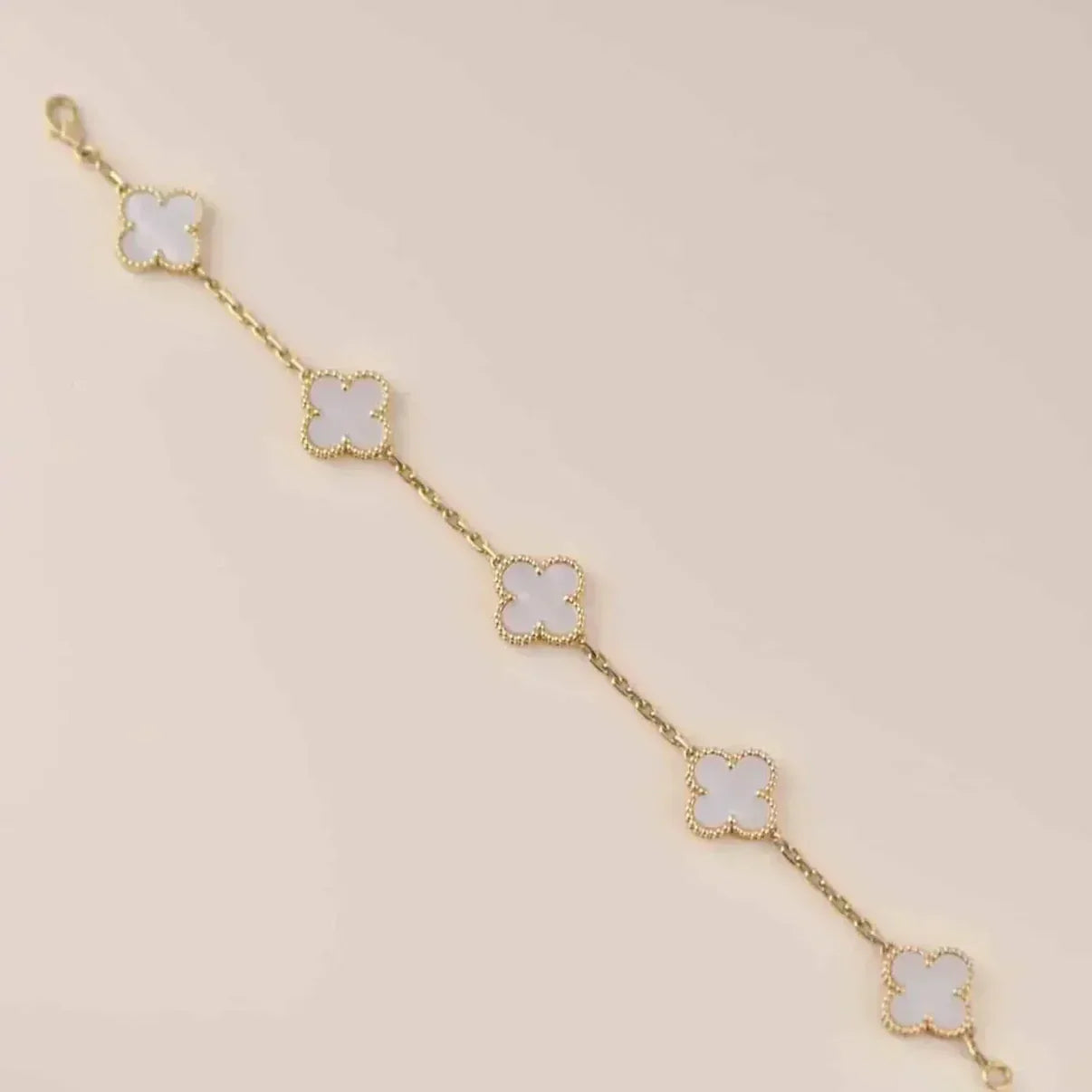 [Max Jewelry ]CLOVER WHITE PEARL MOP 5 MOTIF BRACELET COLLECTION