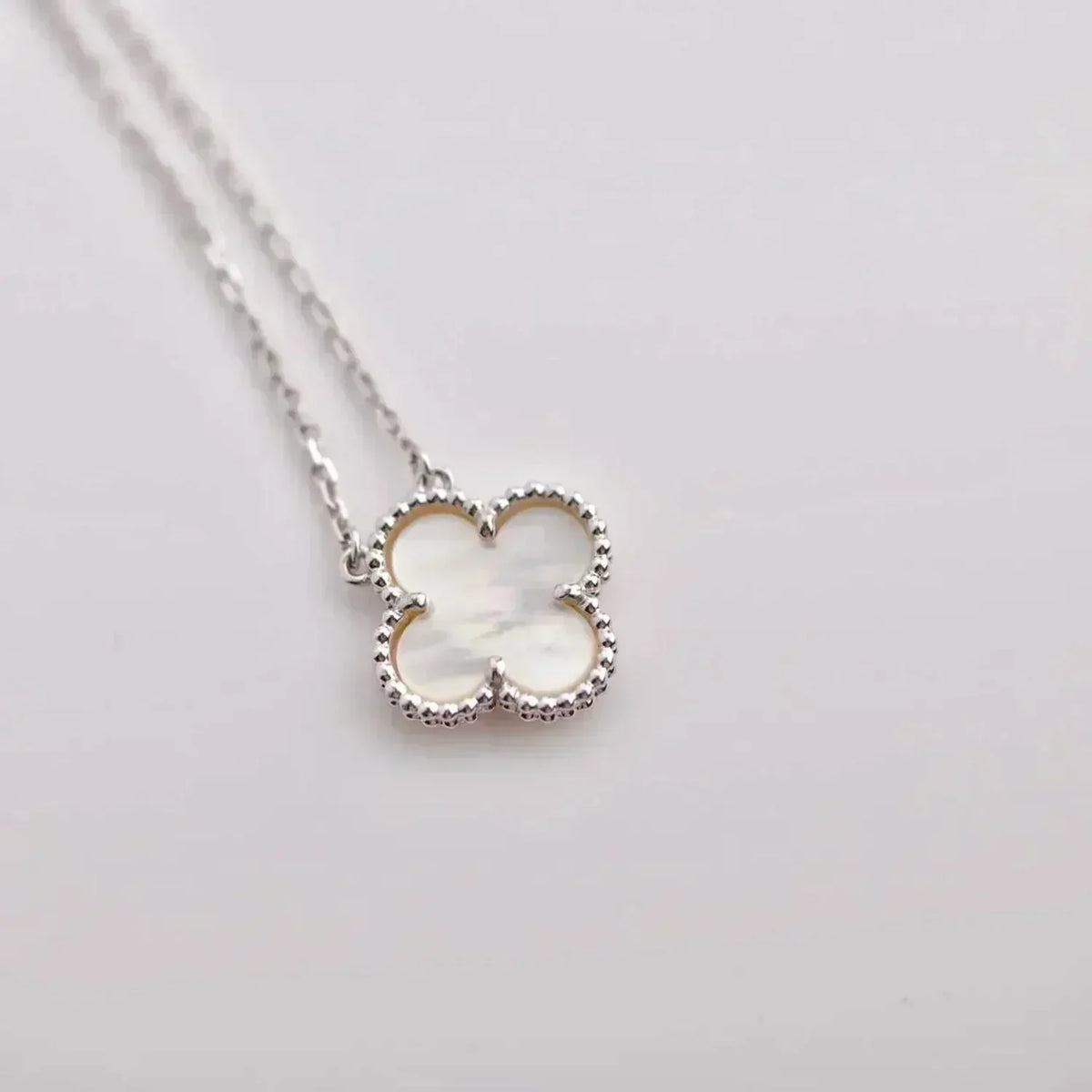 [Plus&Max]CLOVER  15MM WHITE MOTHER-OF-PEARL SILVER