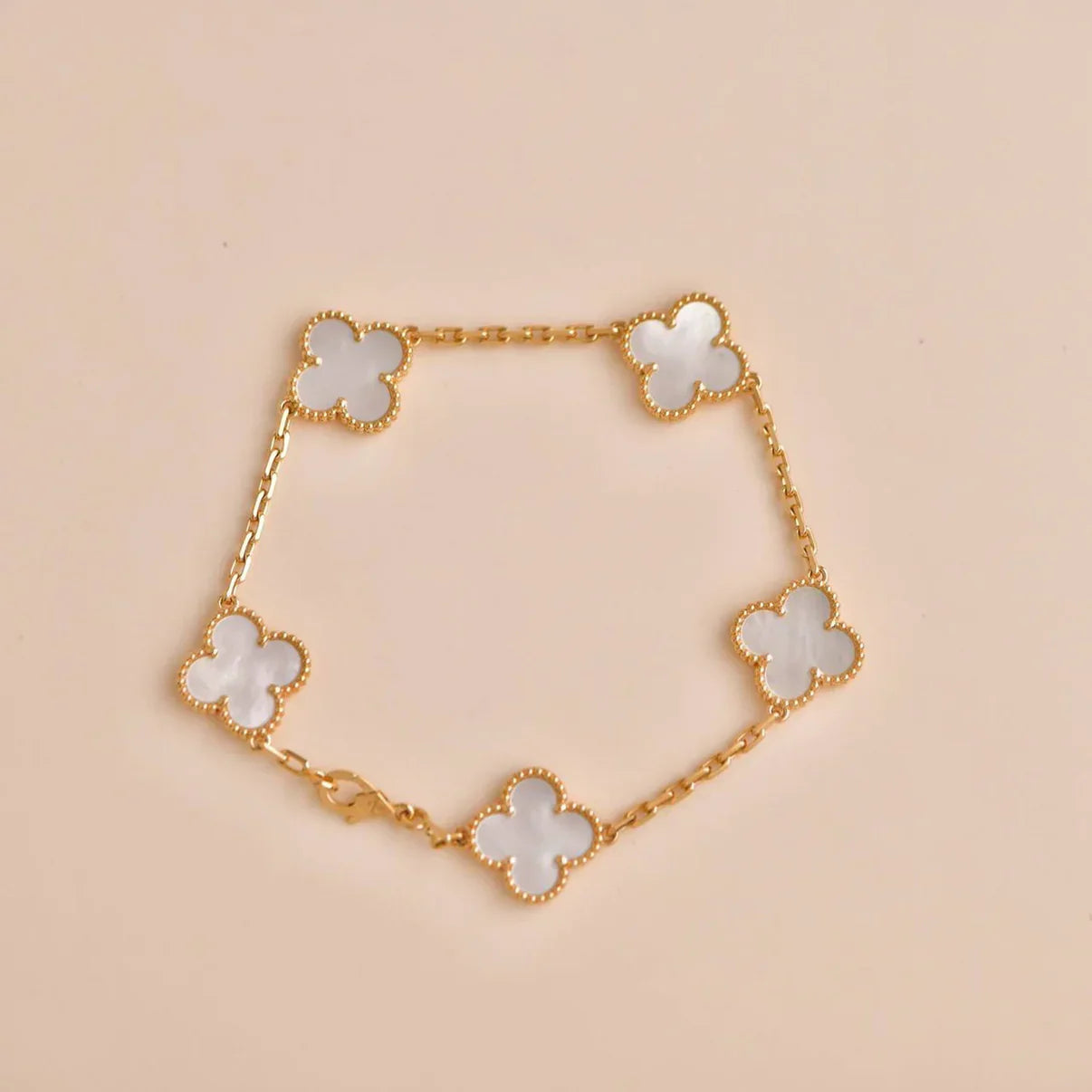 [Max Jewelry ]CLOVER WHITE PEARL MOP 5 MOTIF BRACELET COLLECTION