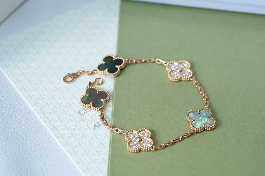 [Max Jewelry ] CLOVER 5 MOTIF GRAY MOP BRACELET COLLECTION