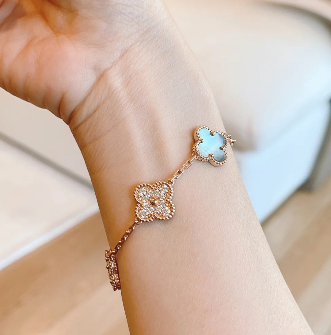 [Max Jewelry ] CLOVER 5 MOTIF GRAY MOP BRACELET COLLECTION