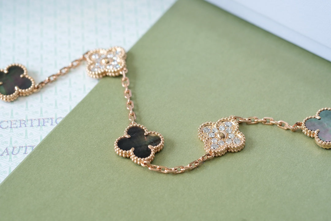 [Max Jewelry ] CLOVER 5 MOTIF GRAY MOP BRACELET COLLECTION
