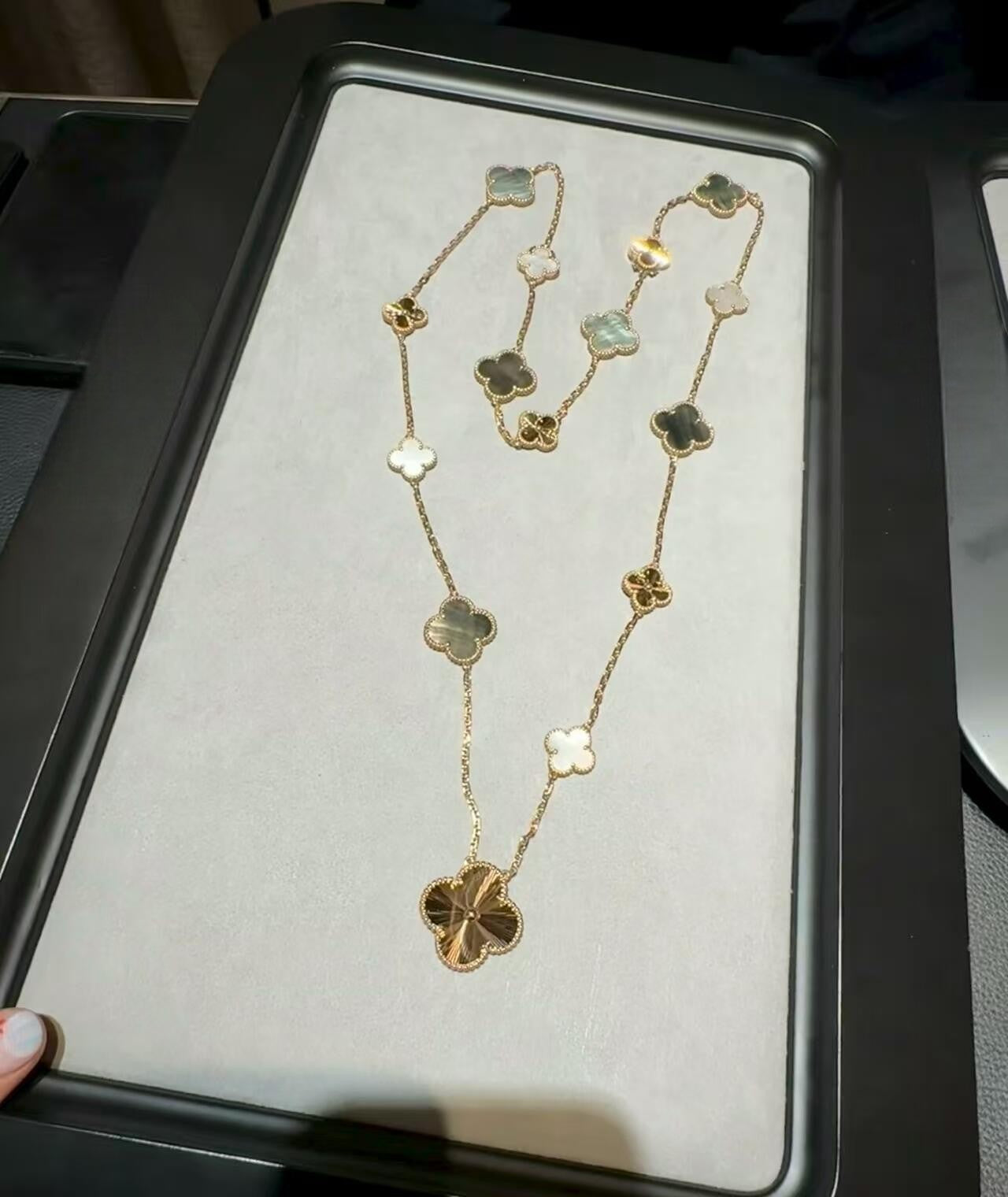 [Max Jewelry ]DETACHABLE CLOVER 15(11+4) FLOWER ROSE GOLD NECKLACE SET