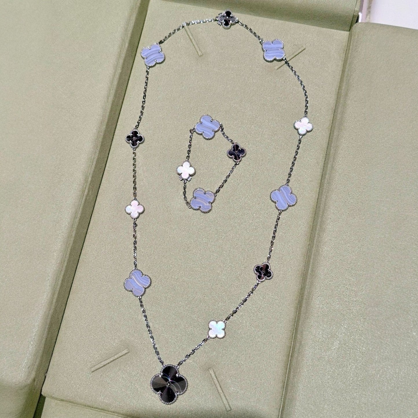[Max Jewelry ]DETACHABLE CLOVER 15(11+4) FLOWER SILVER NECKLACE SET