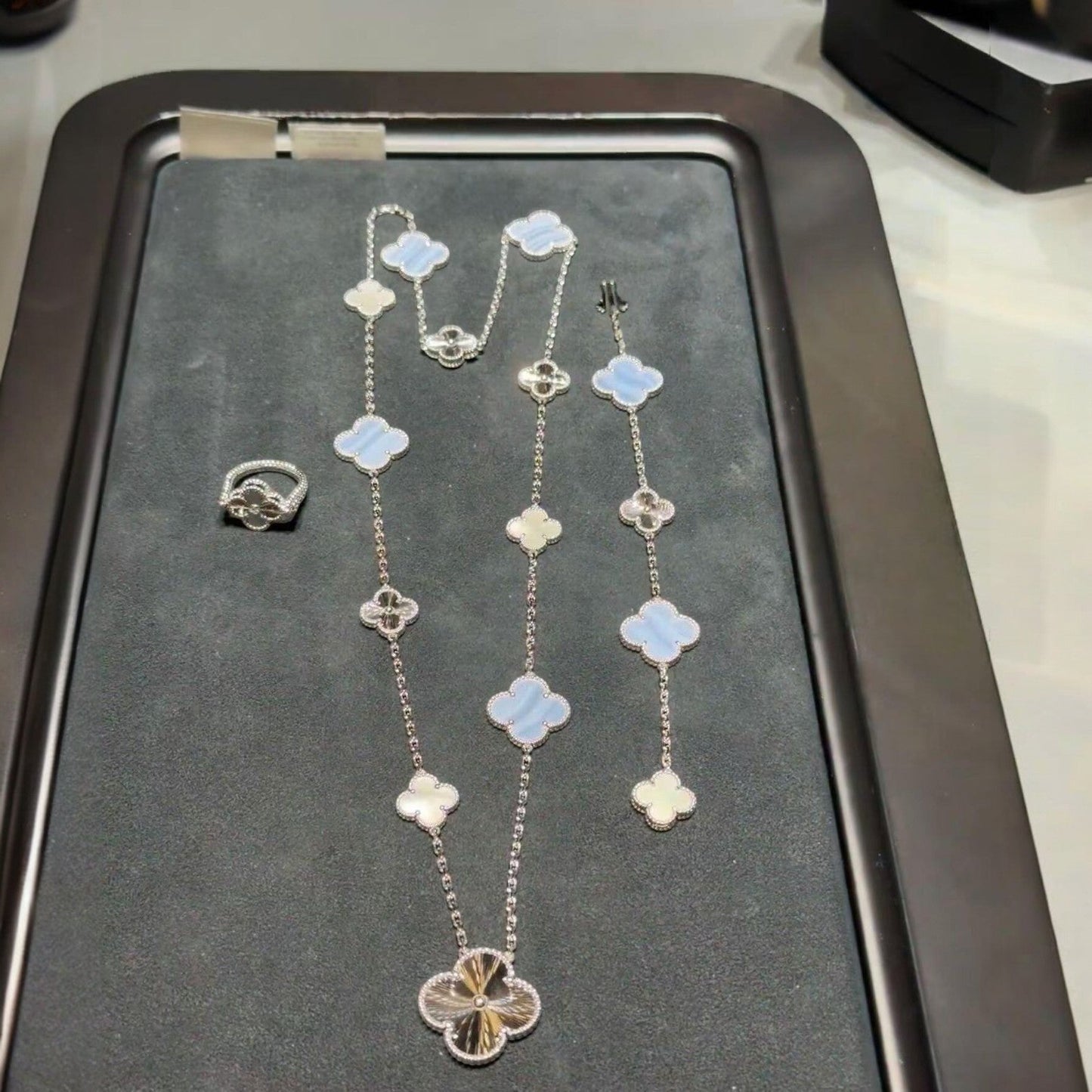 [Max Jewelry ]DETACHABLE CLOVER 15(11+4) FLOWER SILVER NECKLACE SET