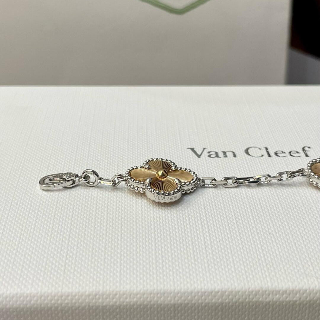 [Max Jewelry ]CLOVER  5 MOTIFS  CHRISTMAS LIMITED EDITION BRACELET