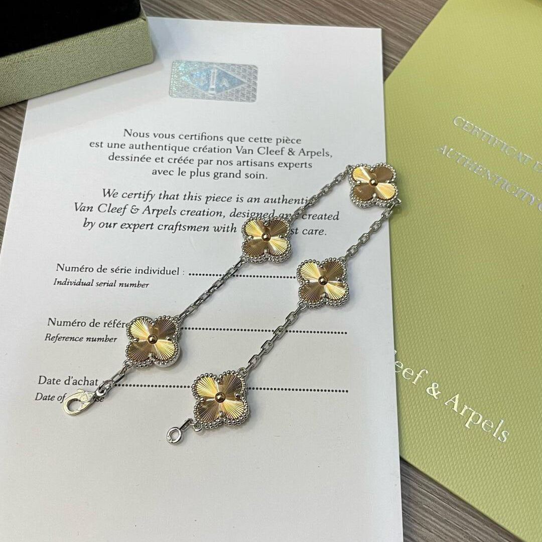 [Max Jewelry ]CLOVER  5 MOTIFS  CHRISTMAS LIMITED EDITION BRACELET